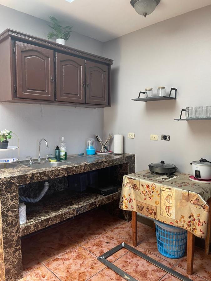 Relax In Downtown Alajuela 5 Min Near The Airport Exterior photo